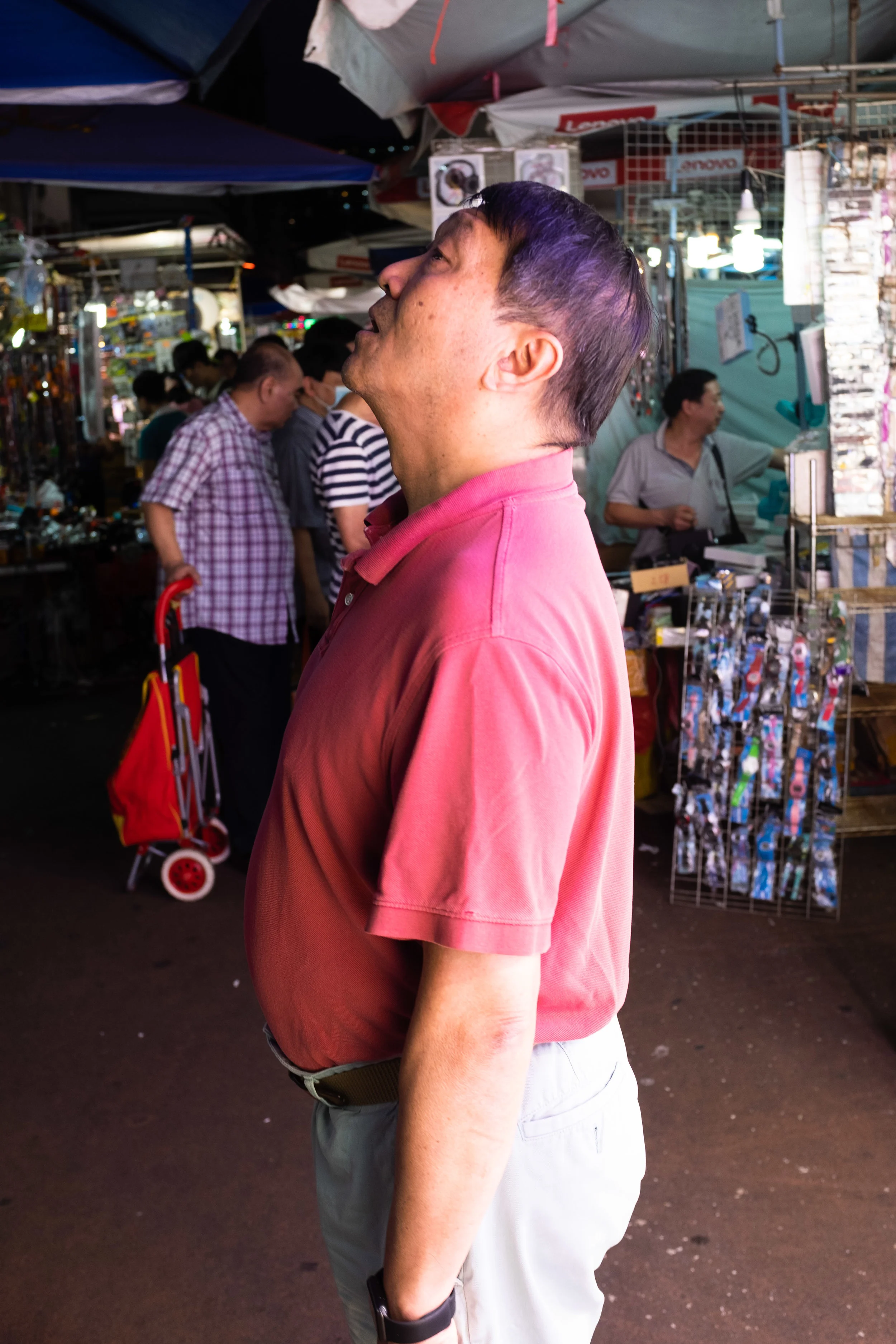 Man looking up - Hongkong