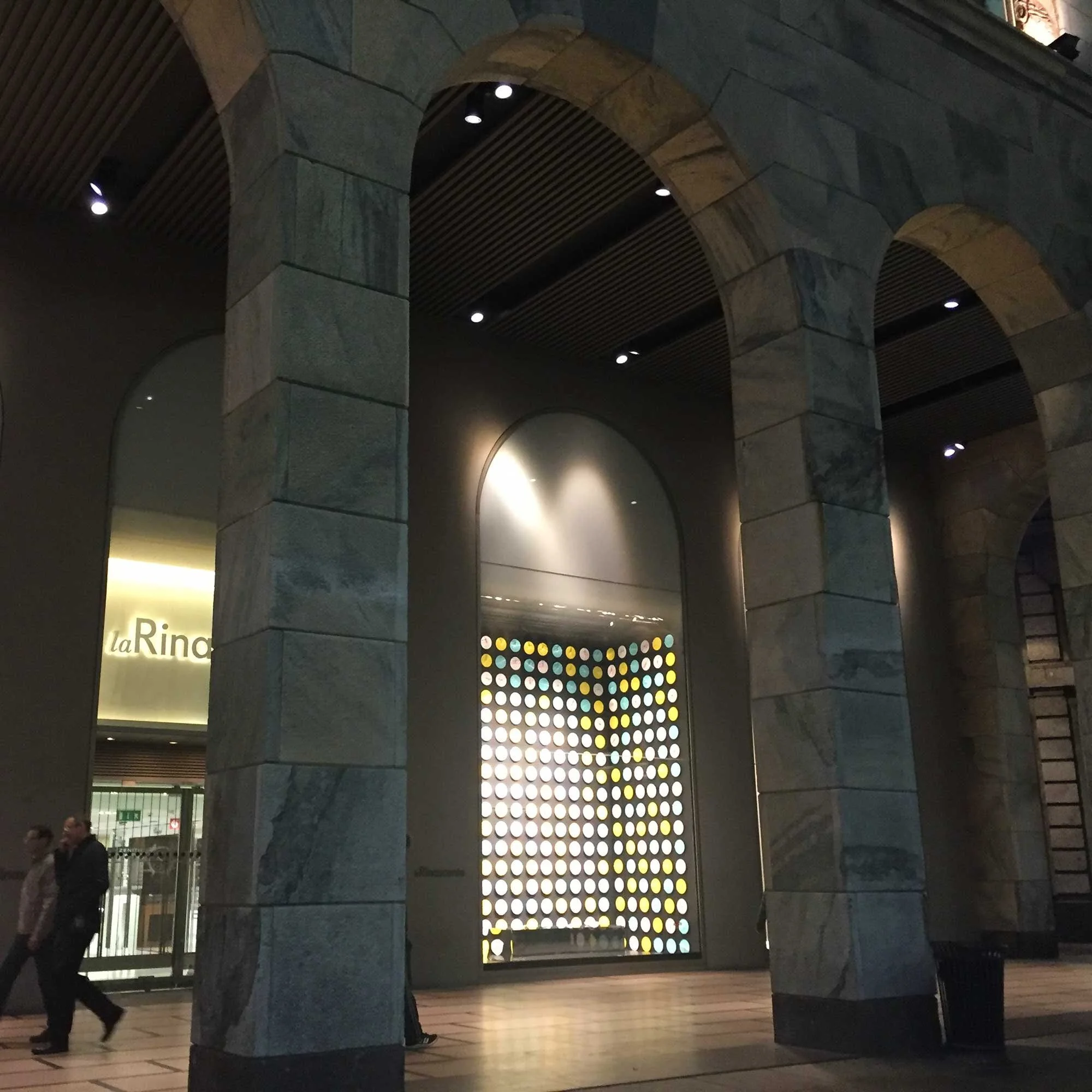 La Rinascente, Piazza Duomo, Milano. 400 Dotty Clocks Alessi Installation, 2016