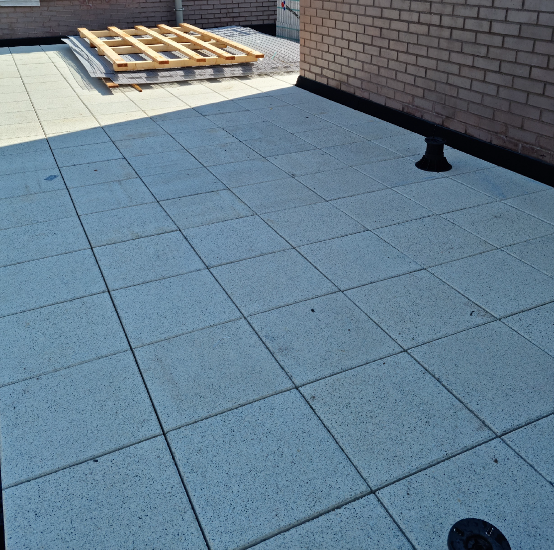 Main school level three roof – Finished flooring being laid