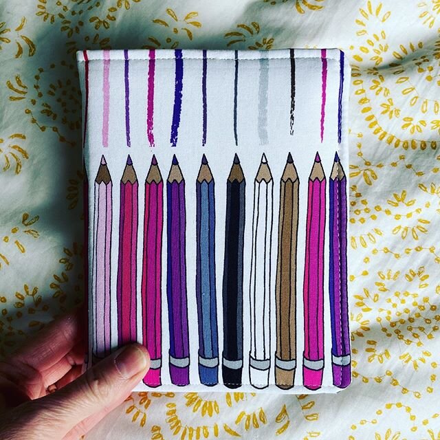 New Kindle case for my younger daughter.  She put it in upside-down, but whatever 🤣. She chose the #pencilclubfabric in #roygbiv by @heathergivans of @crimsontate
Pattern was my own design and I may write up a tutorial because I am definitely making
