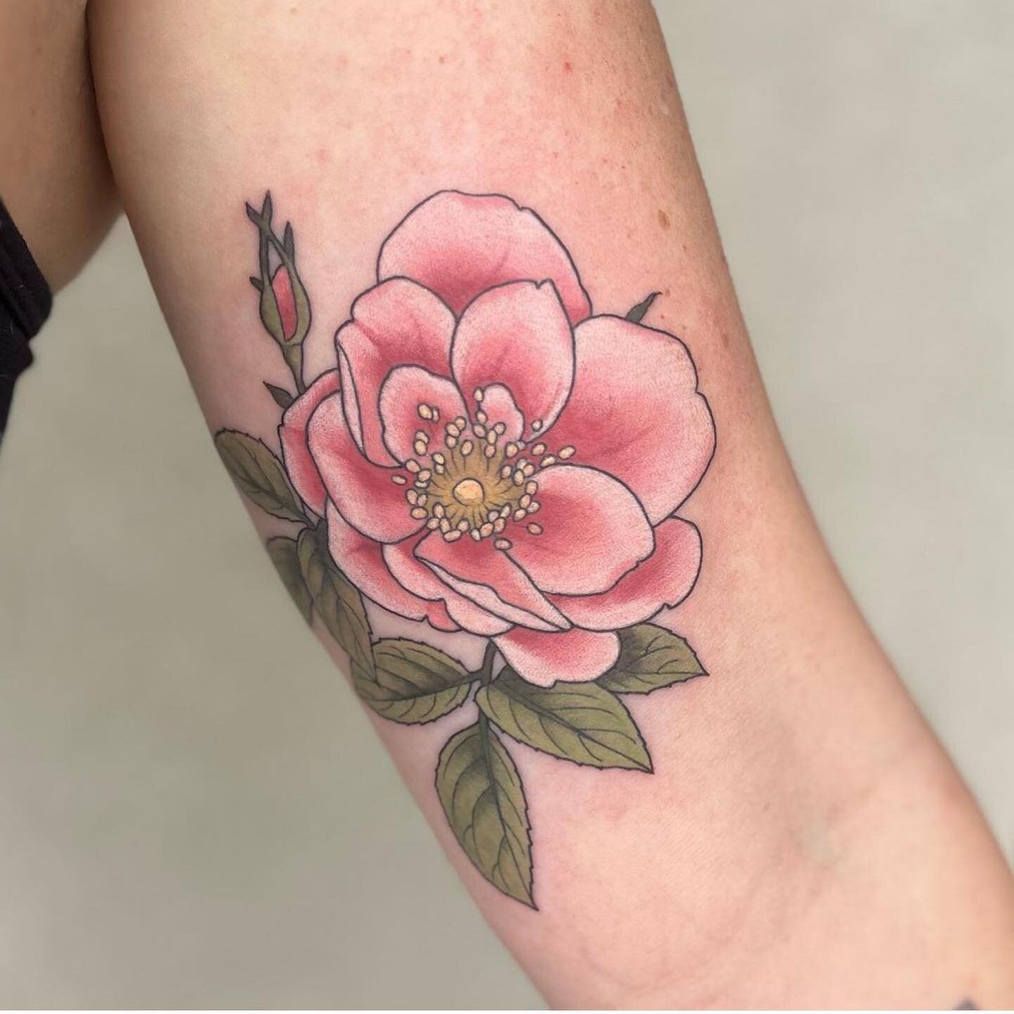 @altieritattoos can&rsquo;t stop knocking the florals out of the park! #floral #floraltattoo