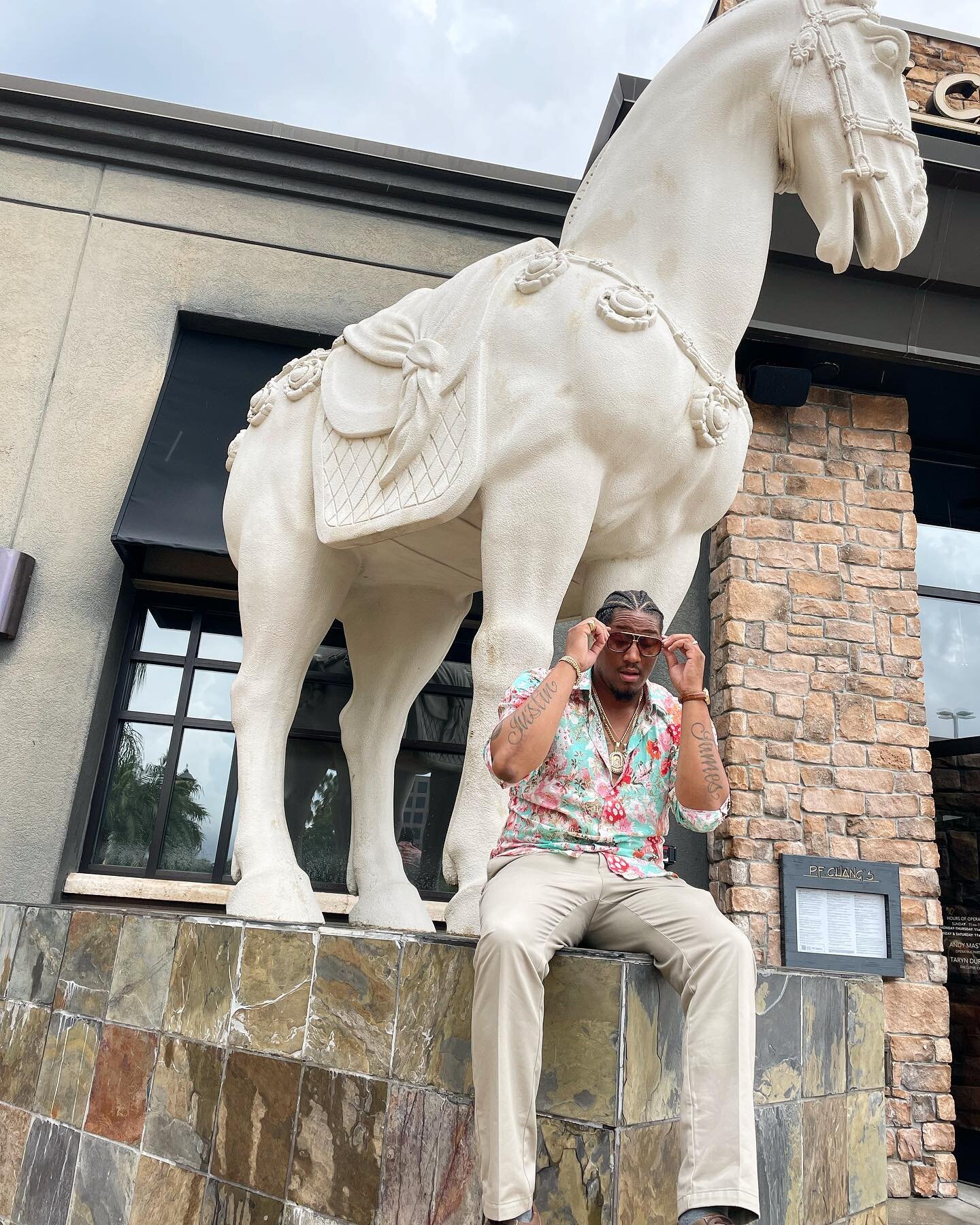 Young stallion 🐴 #look #fly #always #thinkjustinjames ##rap #artist #gq #model #pic #omgpage #explorepage #fresh #horse #florida #statue #musician #stilldedicated