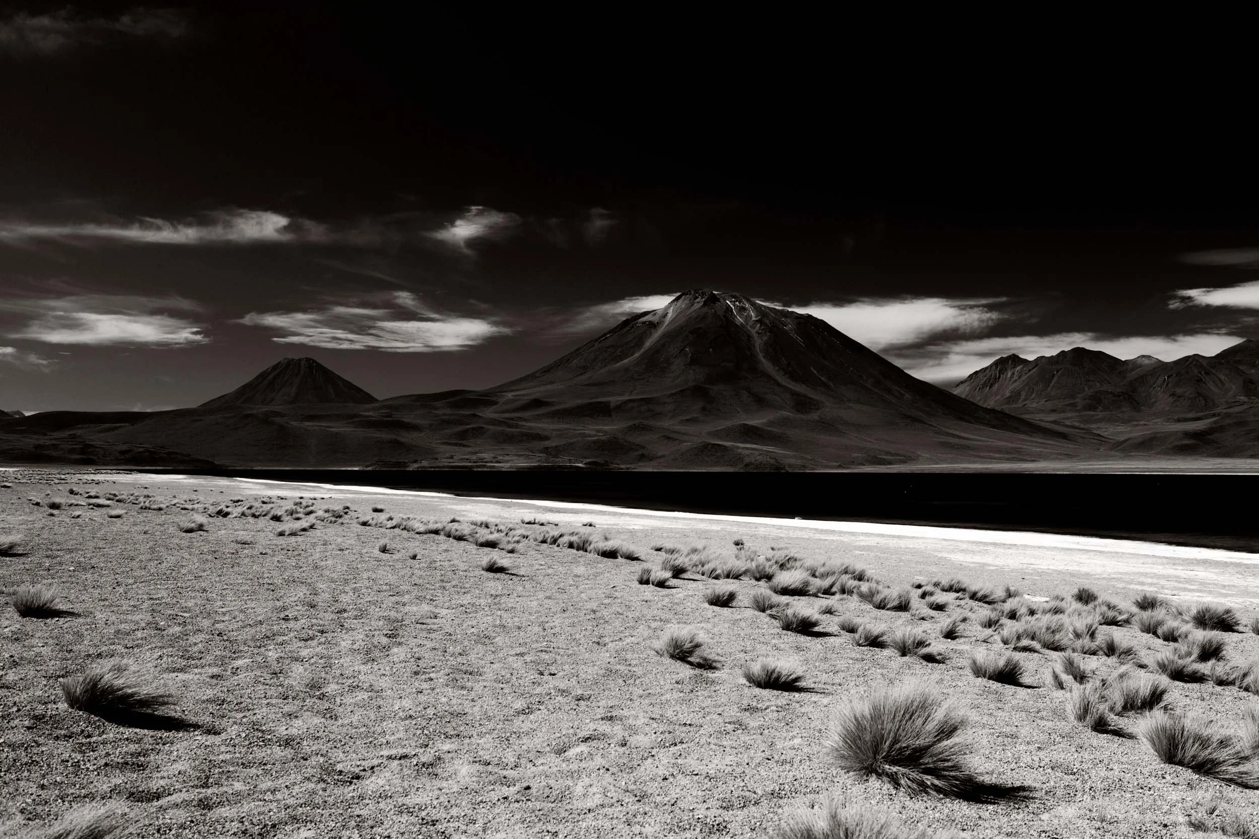 Chile_B7W mountain_3flat.jpg