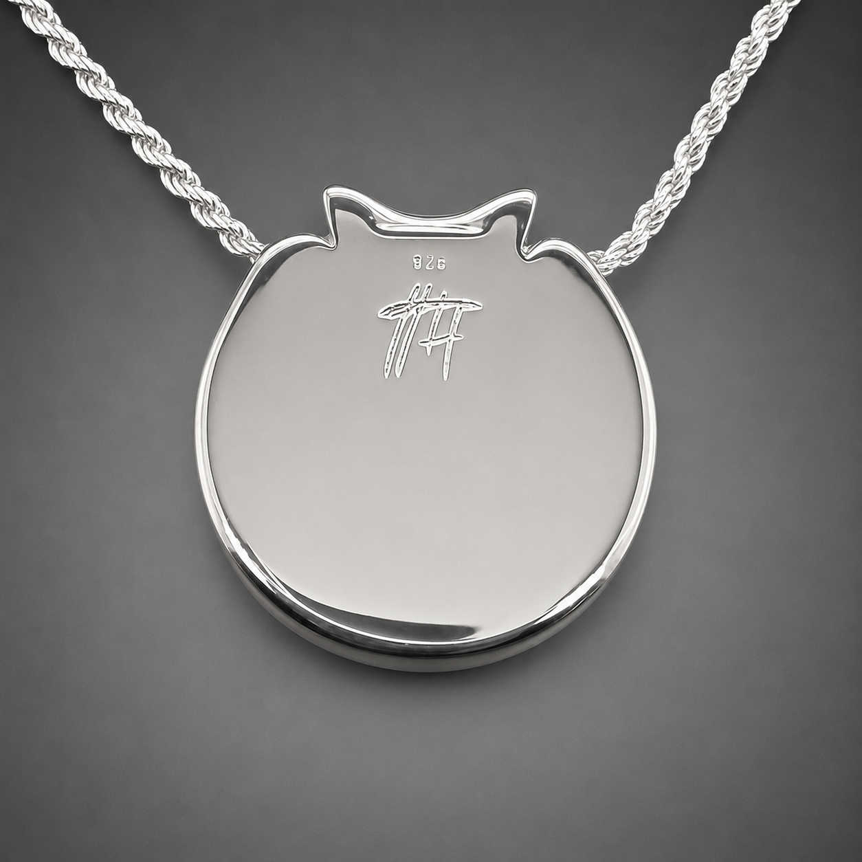 Barefoot horsehair back of pendant.png