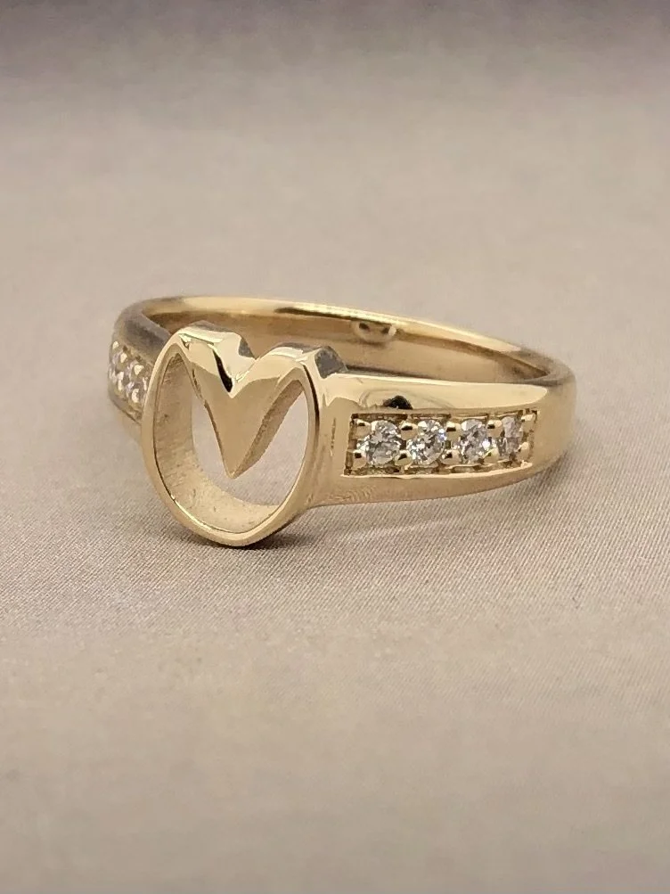 14kt barefoot ring w:side stones.jpeg