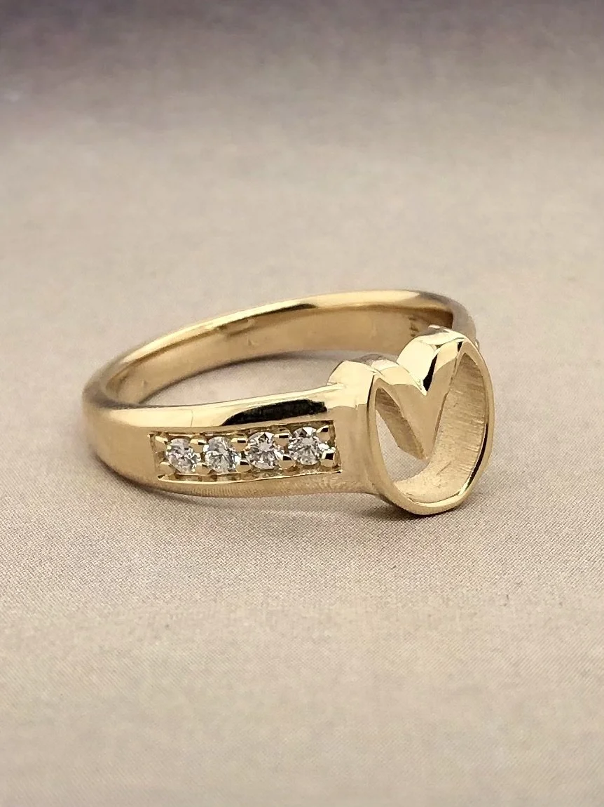 14kt barefoot ring w: side stones.jpeg