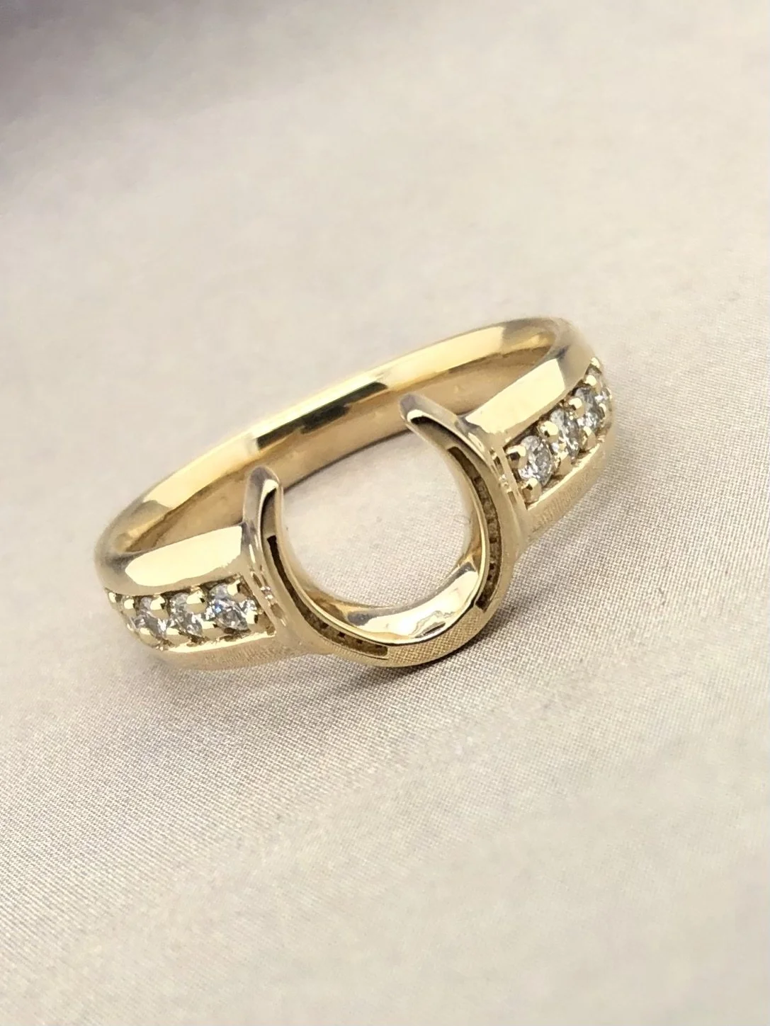 14kt Rim shoe w: side stone.jpeg