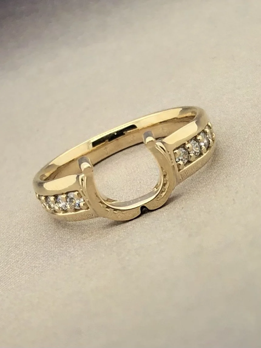 14kt draft shoe w: side stones front.jpeg