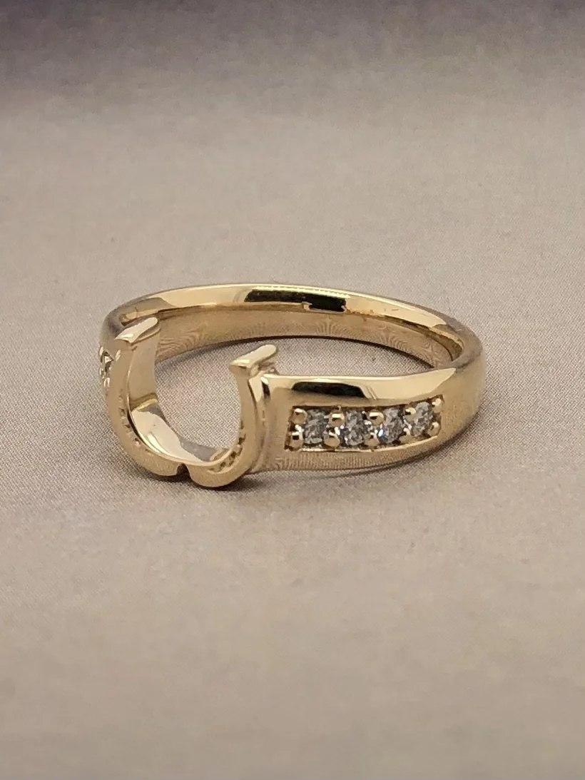 14kt draft shoe w: side stones left side.jpeg