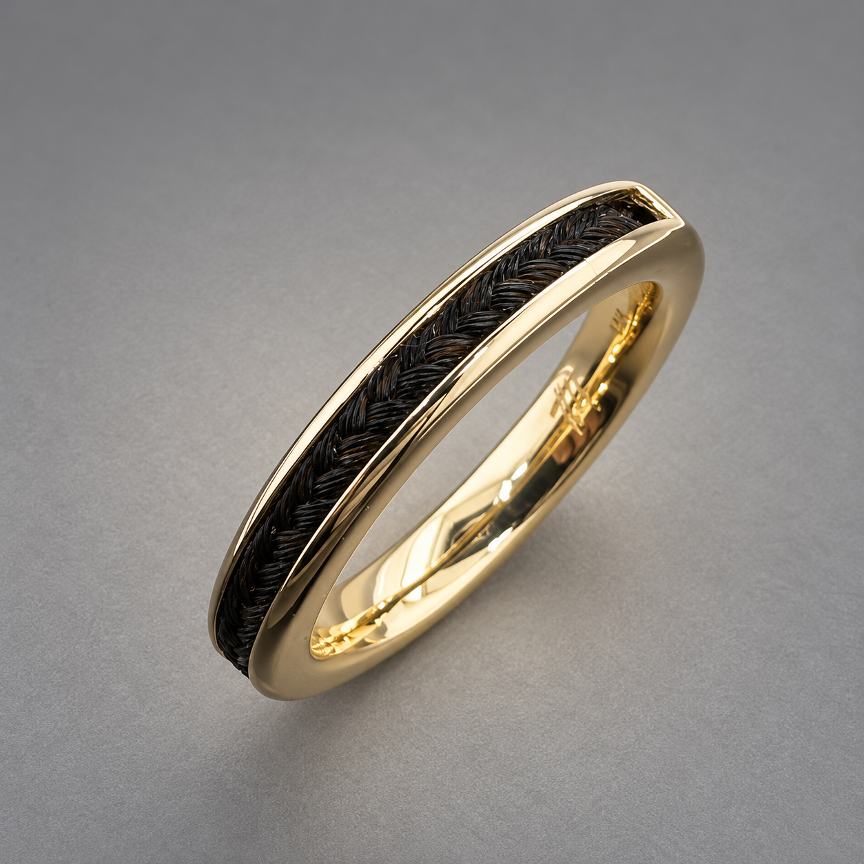 Polished Gold Ring with Braided Inlay.png