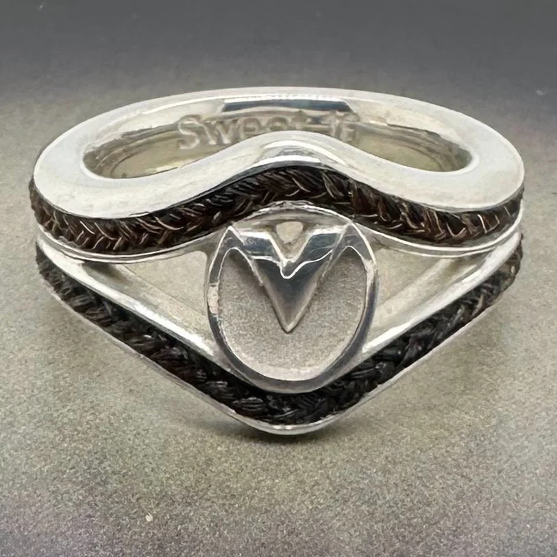 Double chevron sterling silver horsehair ring with barefoot hoofprint centerpiece and two braided inlay channels.