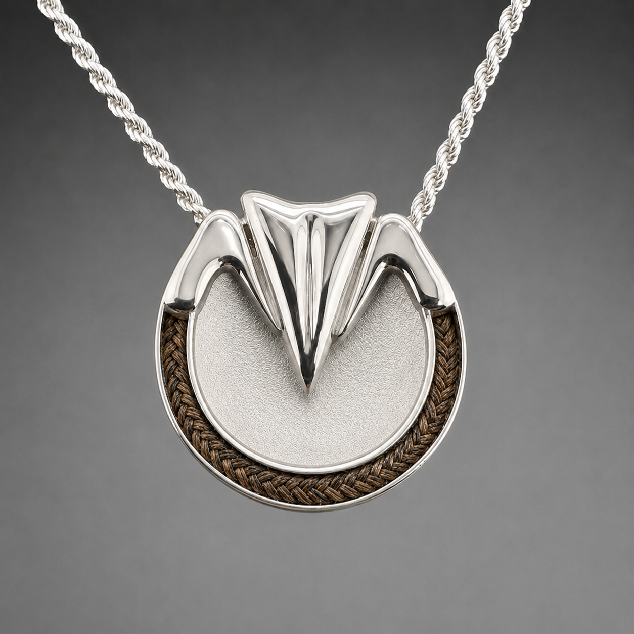 Barefoot horsehair necklace.png