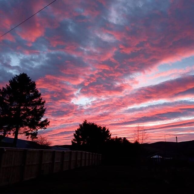 Spectacular sunset over #tweedvalleylets this evening (as well as much of Scotland by the sound of it!). The end of a lovely day here in the Tweed Valley and #innerleithen. I'm sure our guests from last night had a great day out today on the hills wi