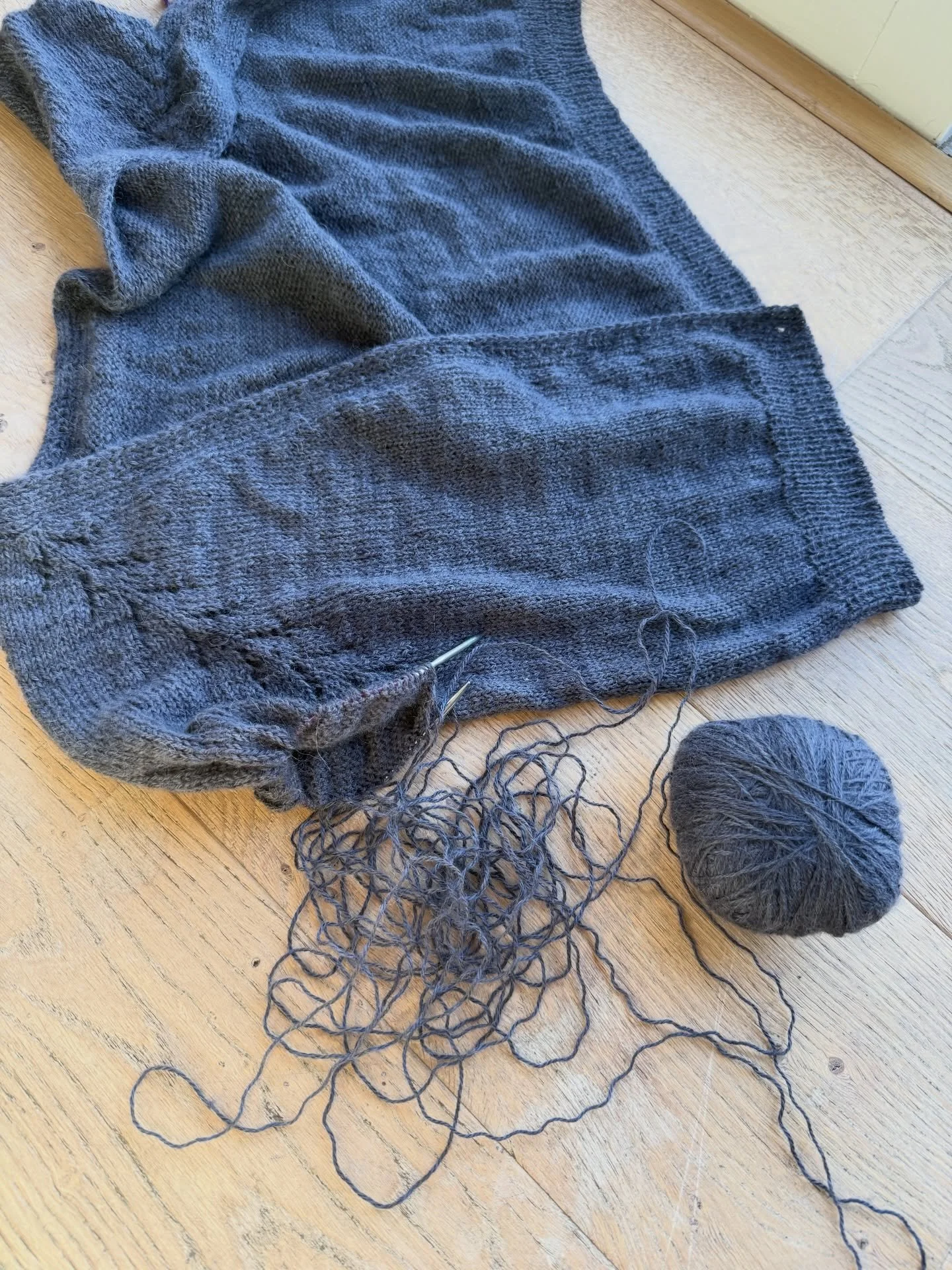 Knitting can be a bit like running! 🏃&zwj;♀️ 

Hear me out&hellip;.😉

I should have been running the Inverness Half Marathon tomorrow and trained hard for it but I&rsquo;ve injured my knee so have had to pull out. 

While it&rsquo;s annoying, I&rsq