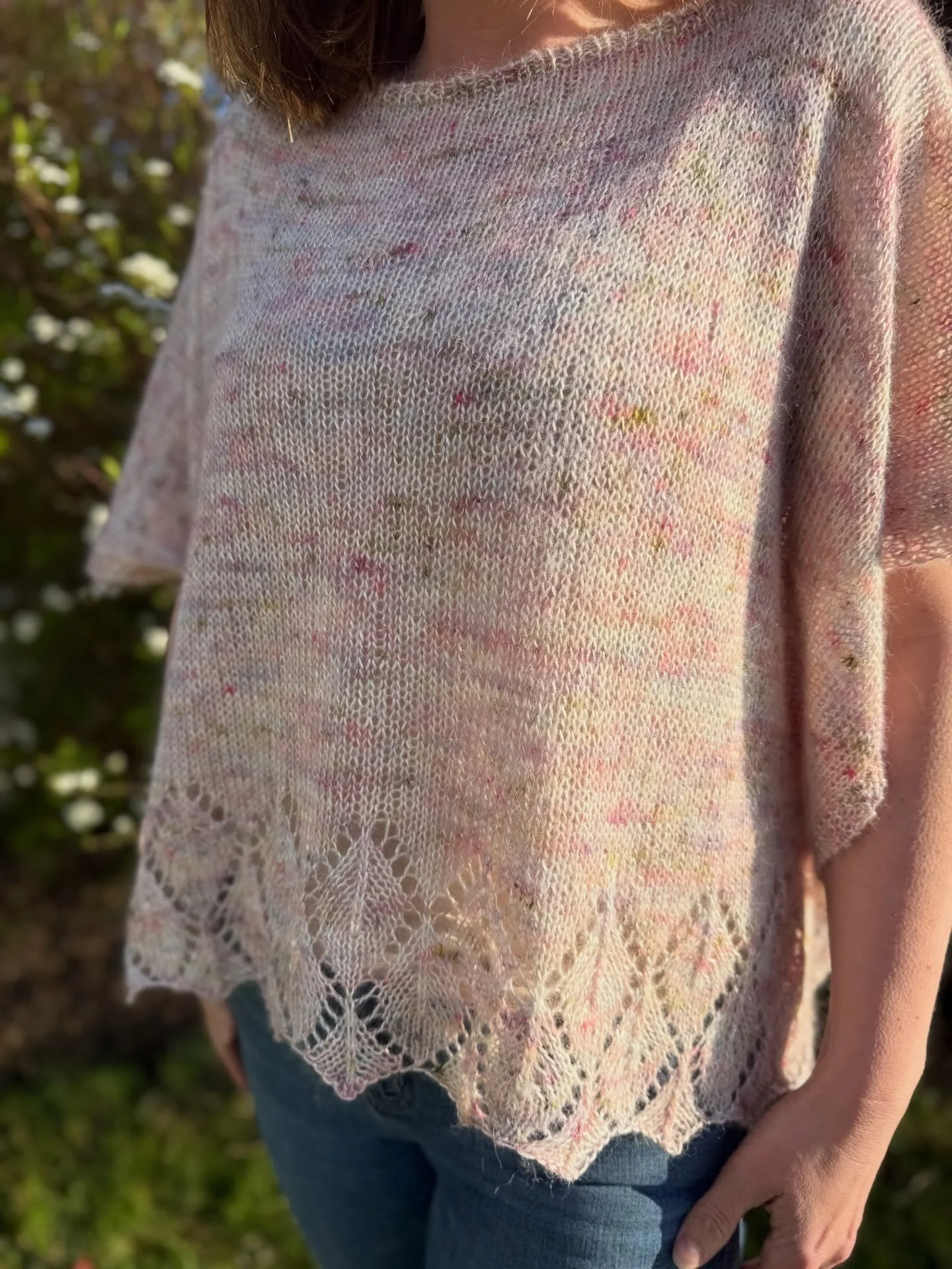 I think you are going to love this one!!

It&rsquo;s the Autumn Leaves Linier Top by Sian Price White @cloudforestyarns in my new yarn base Silk Suri Fluff.

It&rsquo;s knitted in two flat pieces and sewn together to create a poncho-like shape. I mad