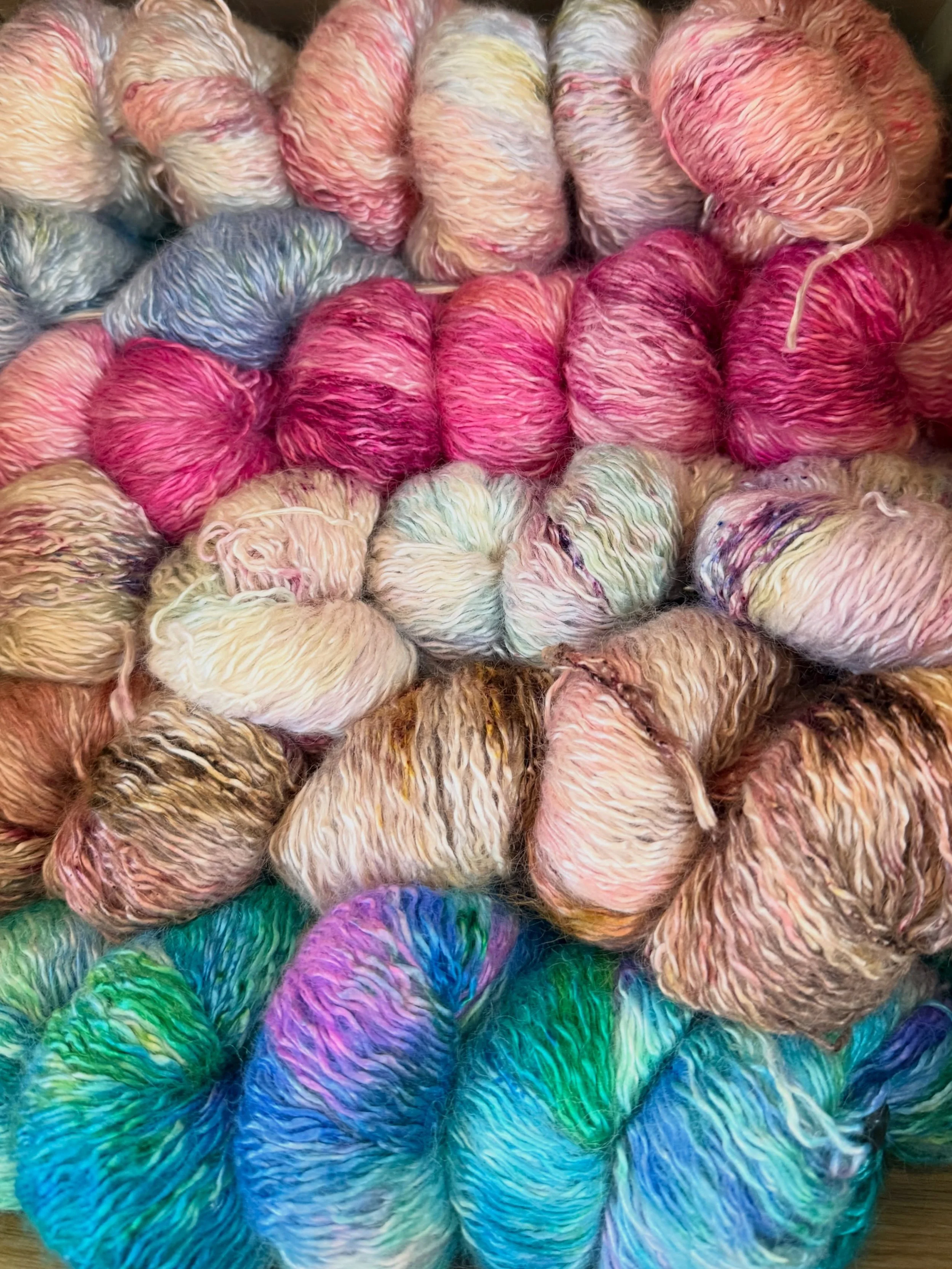 There might not have been much posting recently but I promise there&rsquo;s been lots of yarn dyeing going on.

I&rsquo;ve restocked the Silk and Suri yarn base (I&rsquo;ve been calling it the wiggle base and it seems to have stuck) 

I will add thes
