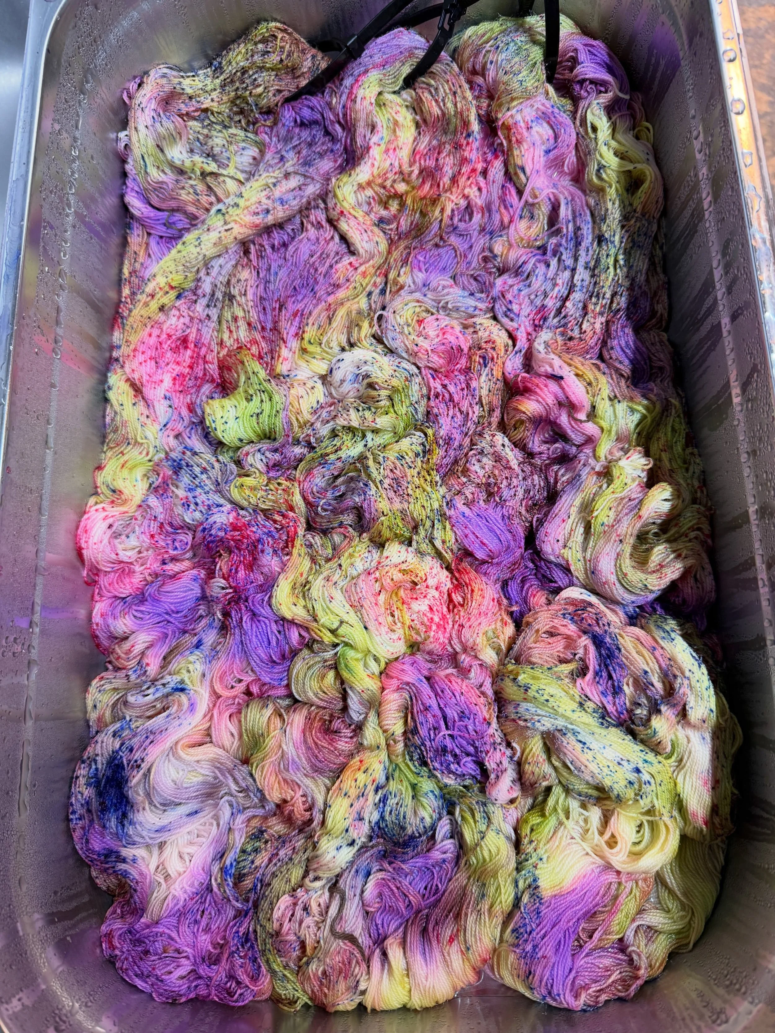 It&rsquo;s not very glamorous in the garage with my head in a dye oven or rinsing yarn over the sink 😂 

Occasionally though, I take the lid off a dye pan and smile 😊 

Midsummer and lots of pretty florals will be coming with me to @tangledgalashie
