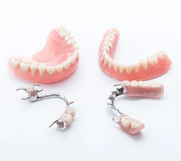 dentures-and-partial-dentures-header.jpg