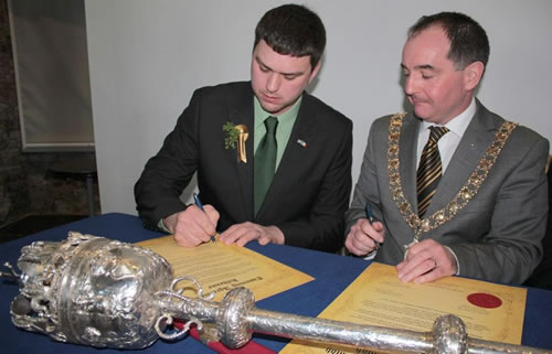 Signing-Twinning-Kilkenny.jpg