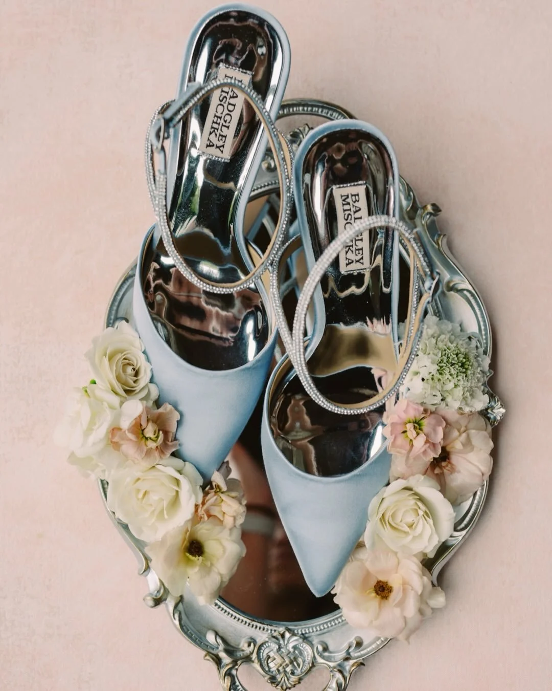 A day that started with quiet moments and ended with the best kind of celebration. Alexis and Alex in Birmingham, surrounded by so much love. #birminghamphotographer #stpetephotographer #atlantaphotographer #stpeteweddingphotographer #tampaweddingpho