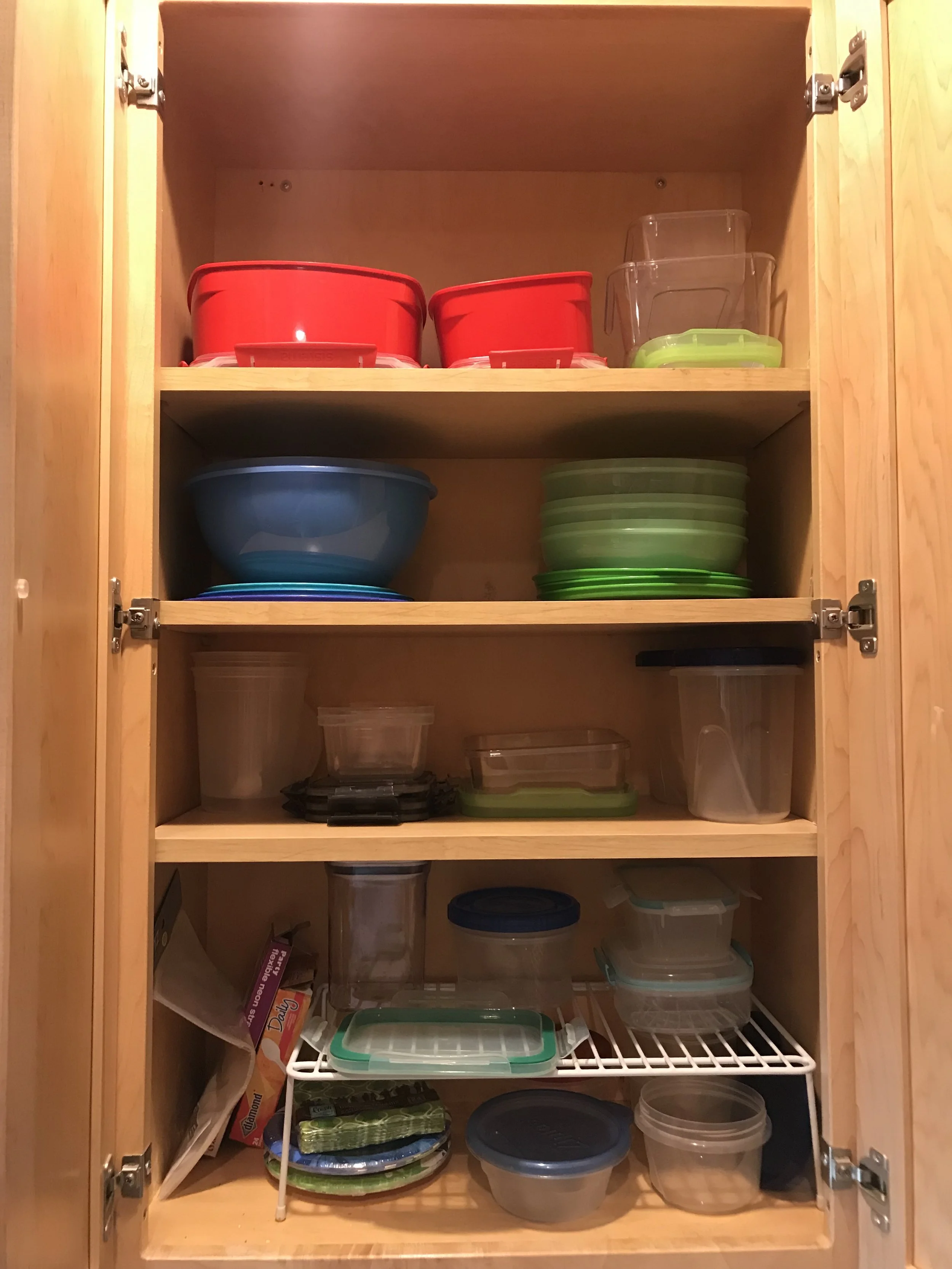 Organized kitchen cabinet