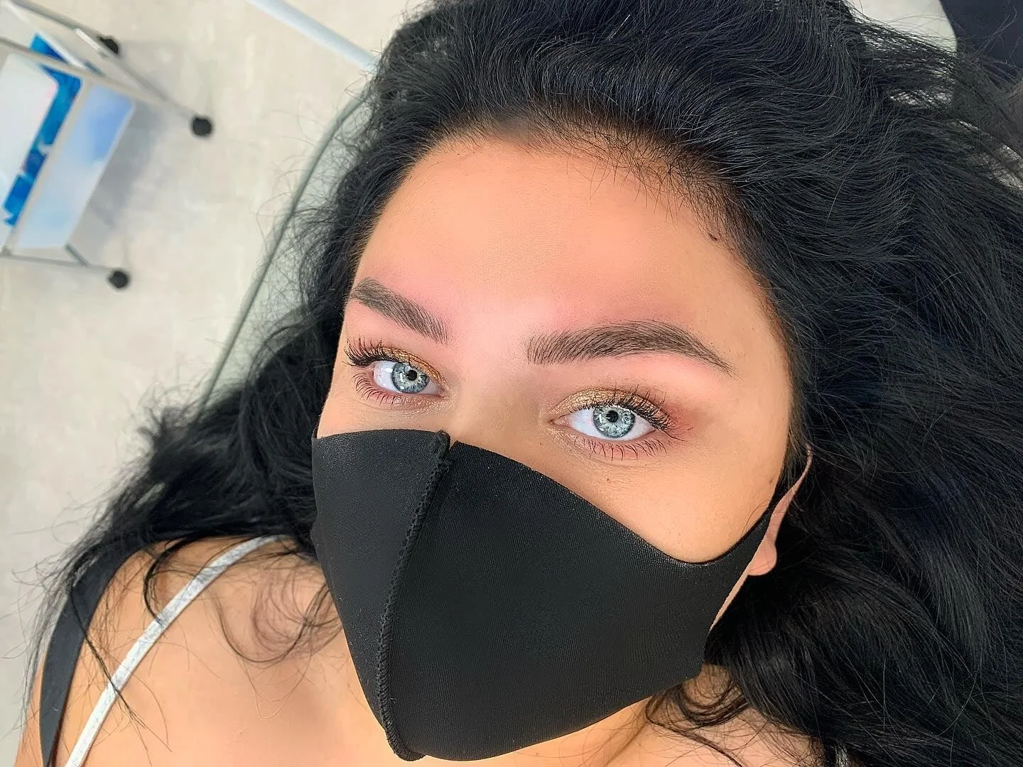 microbladed eyebrows