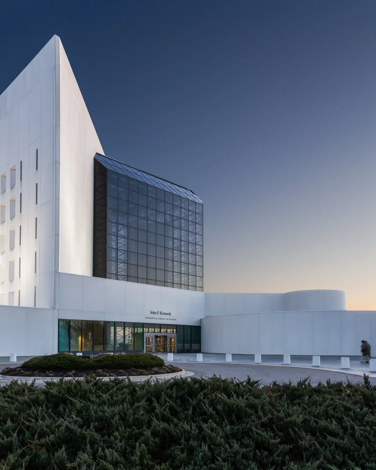 JFKLibary-Columbia Point-exterior.jpg