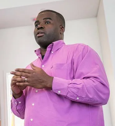 MYCHAL CONNOLLY Mychal was named one of America’s Top 100 Urban Entrepreneurs and was also named 40 under 40 in Massachusetts. 100 Men of Color Honoree for his work in the Community. Connolly currently serves as Chairman of SCORE Western Massachusetts. He is the Author of the book Launch and Standout, a guide to starting a business and growing a business with creative marketing and branding. In addition, he leads a small business and marketing mastermind group called The Hundred Grand Plan. Myke lives in Springfield with his wife and sons. When he’s not consulting and creating marketing strategies via The Launch and Stand Out Agency, he coaches youth basketball at MLK Community Center. He can be reached at 413-342-0599, whatsup@mrstinkycakes.com or www.MrStinkyCakes.com