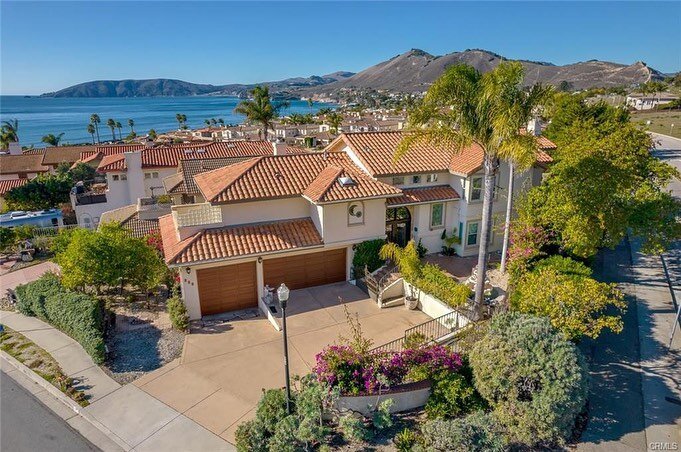 Closed📍100 N Silver Shoals Dr | Pismo Beach

3 Bed | 2 Bath | 2,741 sqft
Sold for $2,025,000

Closed escrow in May on this spacious home with breathtaking ocean views! This 2,741 sqft home is located just steps from the beach and has multiple balcon