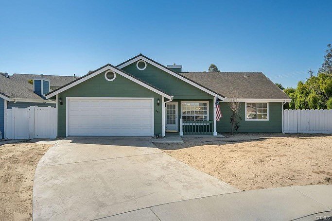 Just Listed📍887 Alina Ln | Nipomo

3 bed/2 bath | 1,291 sqft @ $645,000

◾️Open House Saturday 6/18 10-2P

Move-in ready single level residence in a desirable neighborhood! Conveniently located near shopping, schools, and the Nipomo Regional Park. T