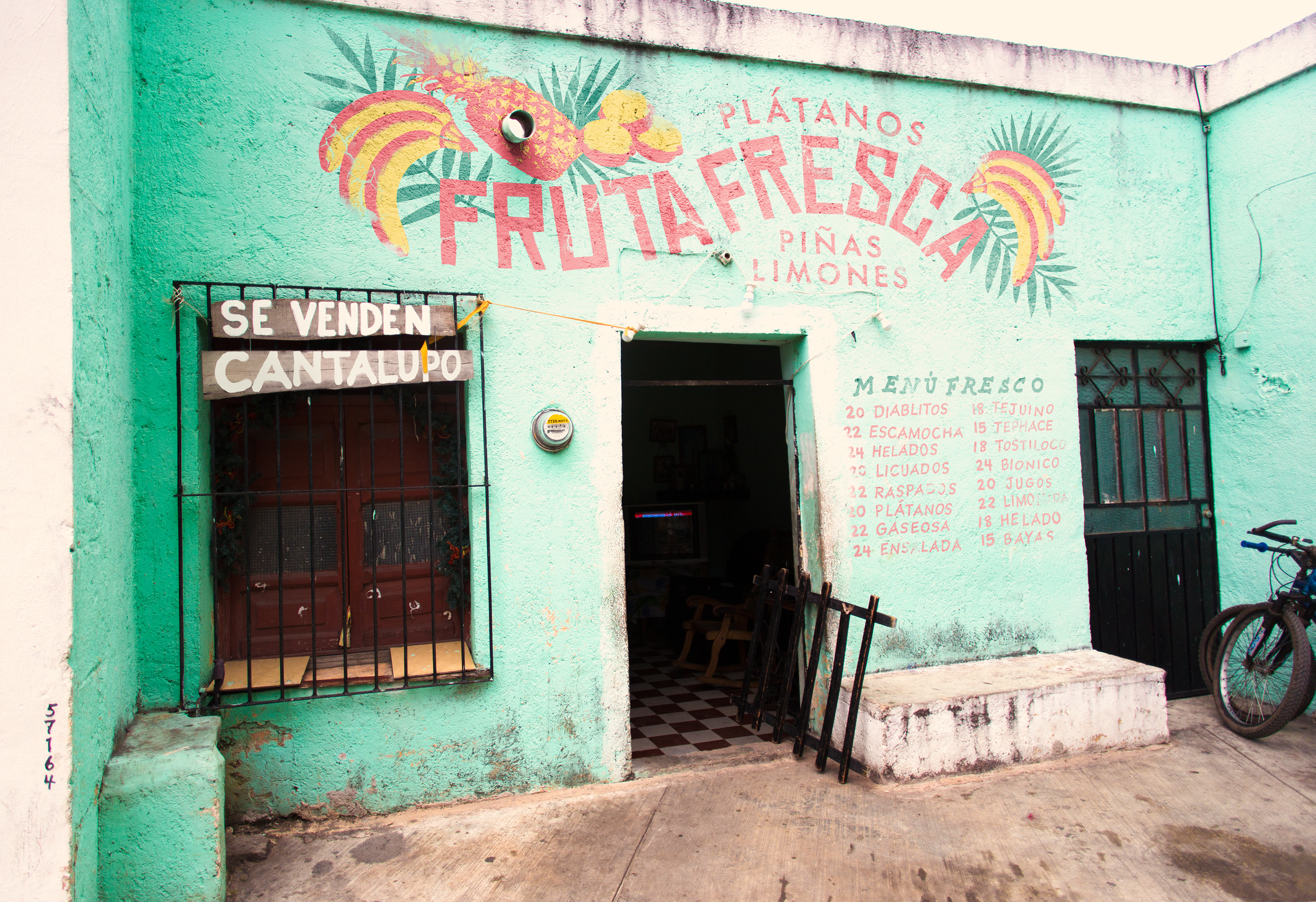 Mexico Street Store Front &amp; Advertisement (MacGyver Season 2 Episode 18)