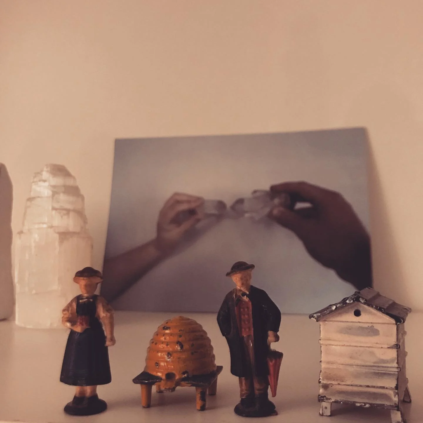 Siôn a Siân predict the weather. They are perhaps in love but are always just missing each other. I rescued these two from an old &lsquo;weather cottage&rsquo; that was falling apart. They also like bees. . #siônasiân #gwenyn #cwchgwenyn #crystal