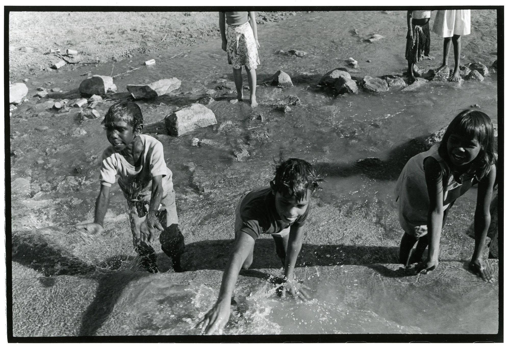B_W-Australia-2-children.jpg