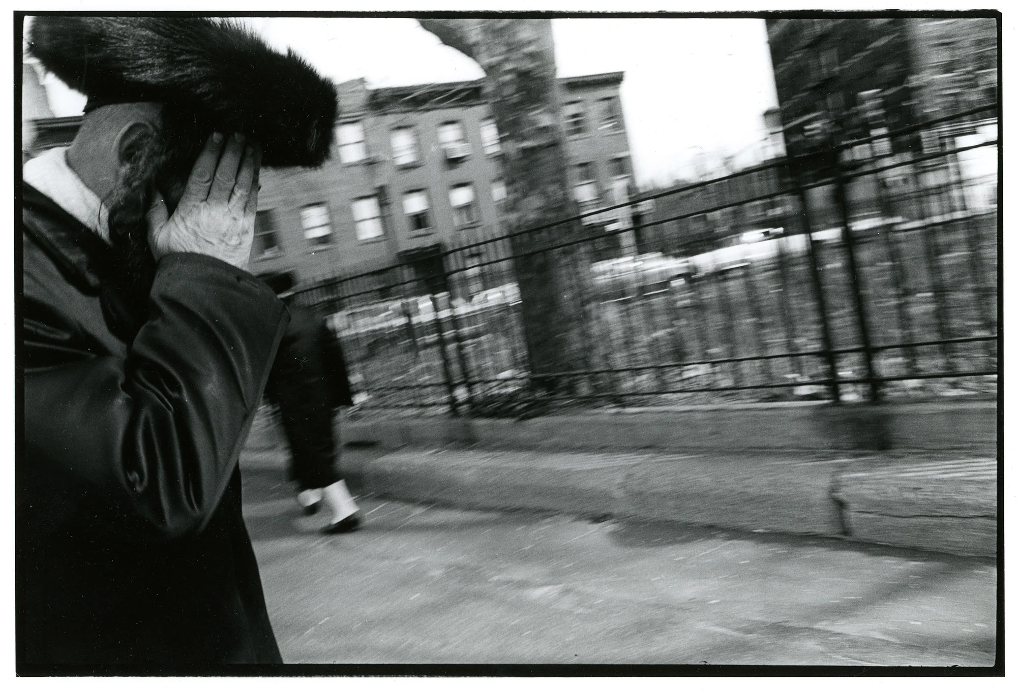 Williamsburg-face-hand.jpg