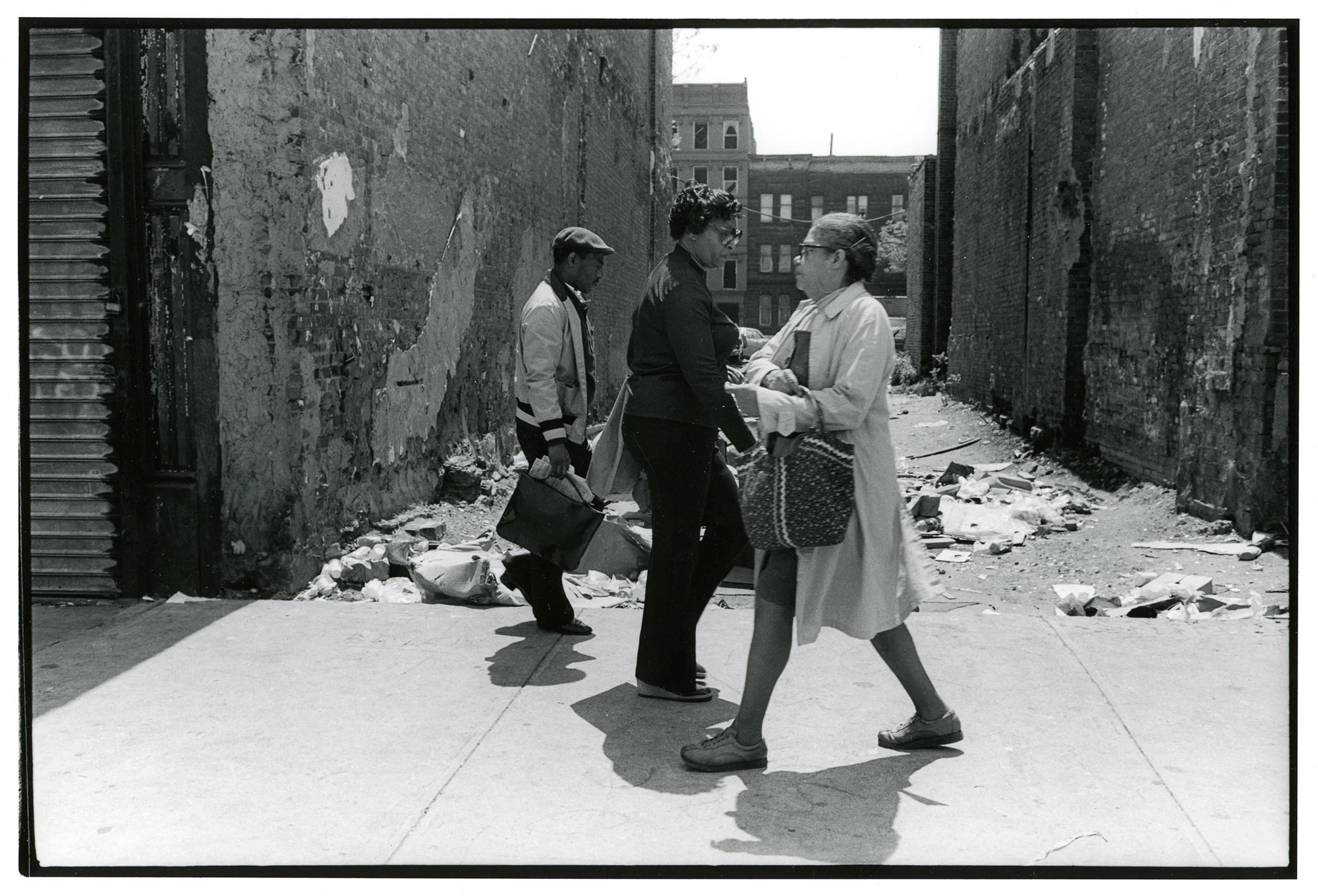 Williamsburg-three-figures.jpg
