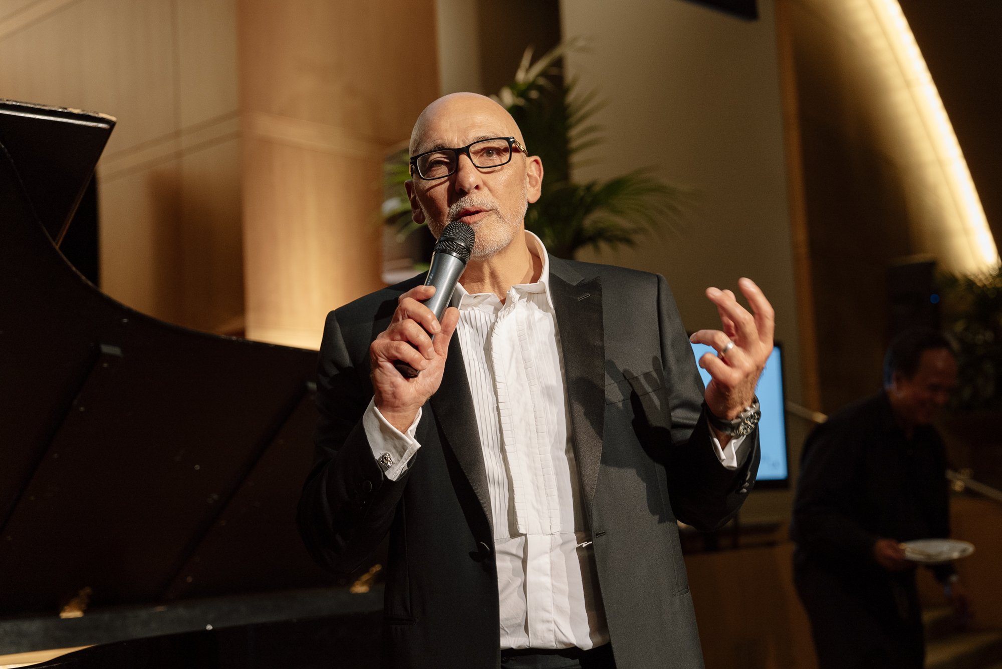 Mamnoon onwer, Wassef Haround