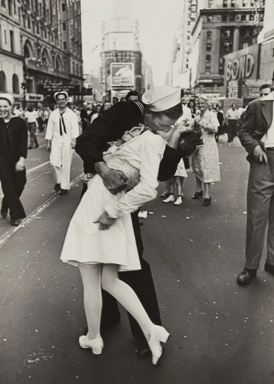 THE KISS by Alfred Eisenstaedt