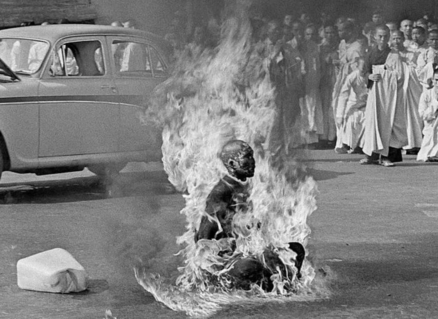 THE BURNING MONK by Malcolm Browne 