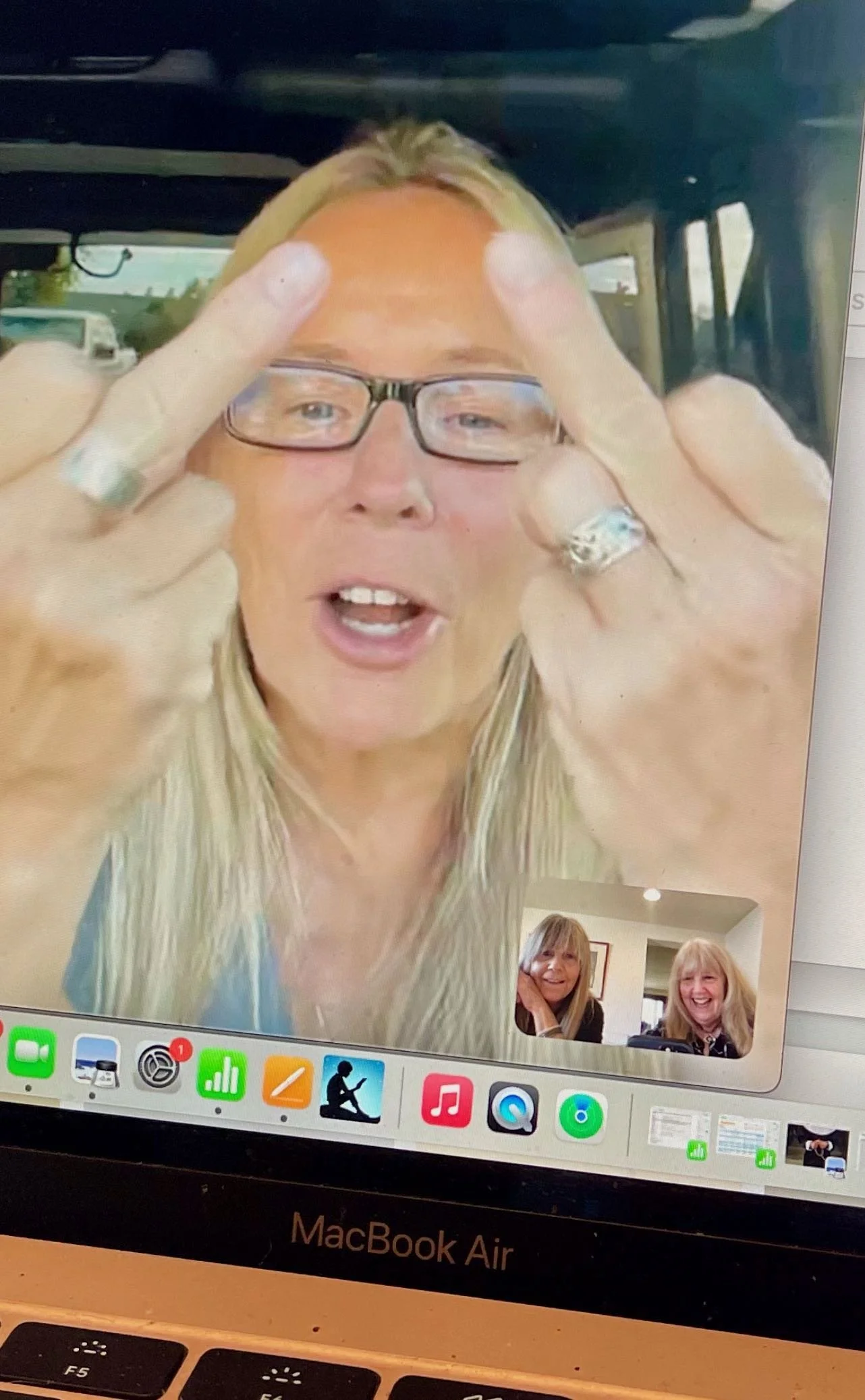 SOUL: Samantha Teaches Finger Yoga