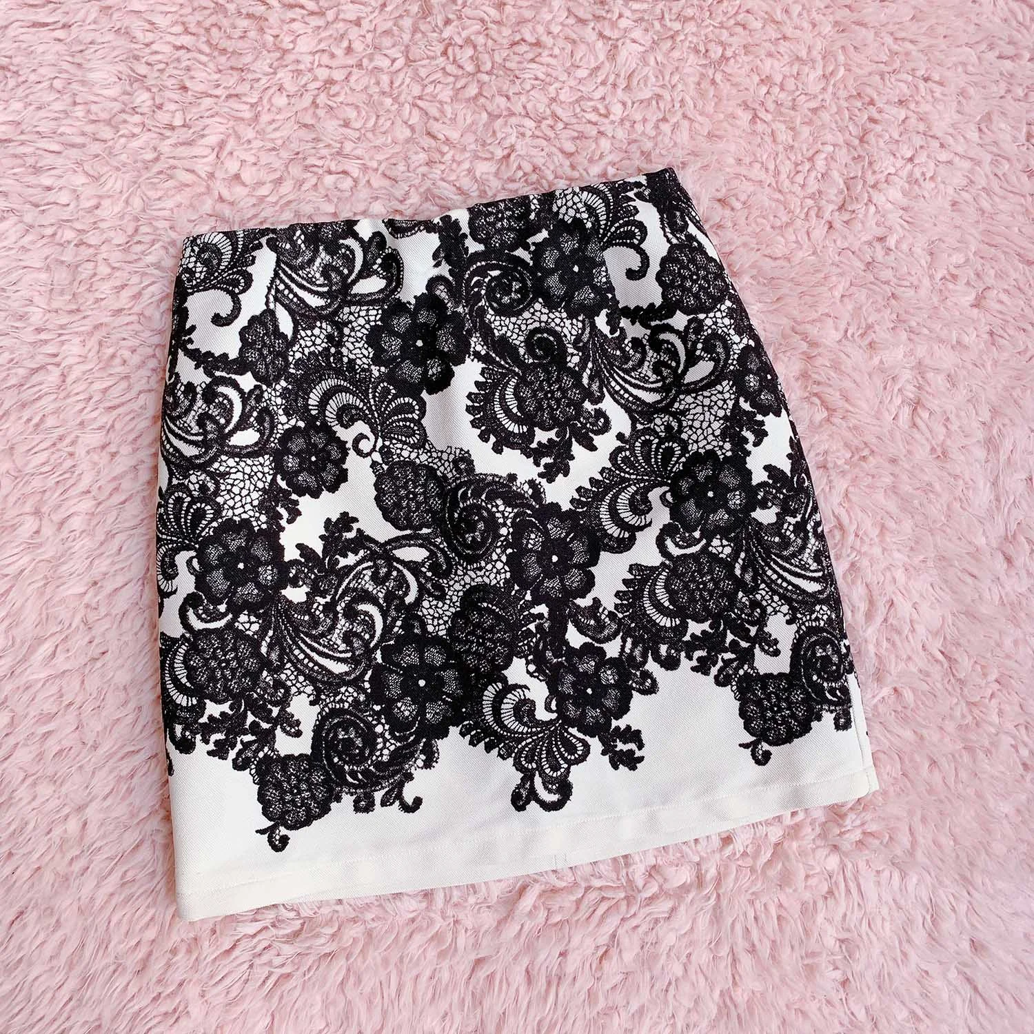 Delyle Noir Damask Floral Skirt — Ageha Gyaru Shop