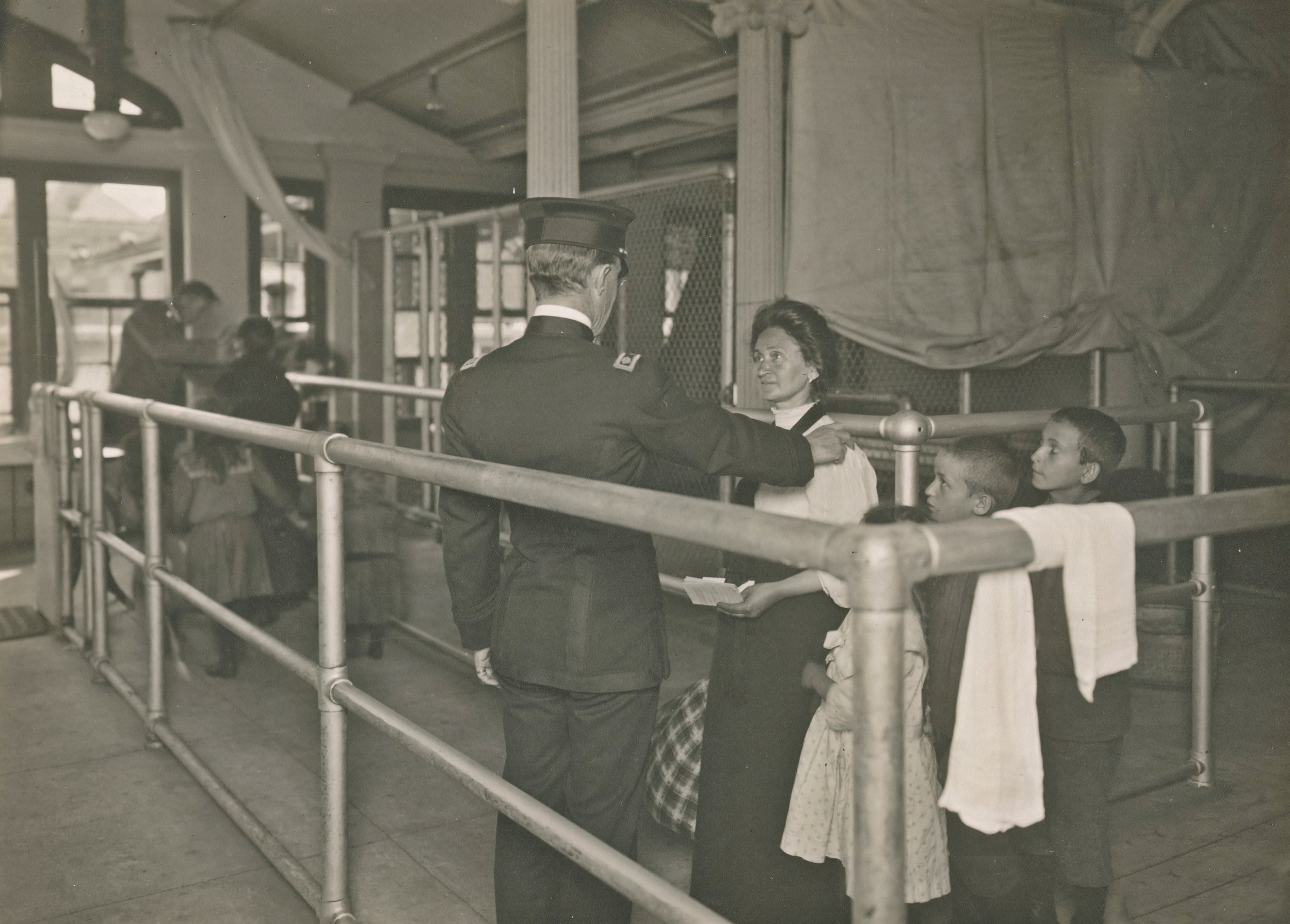 Immigrants pass through the Ellis Island checkpoint, New York Public Library.