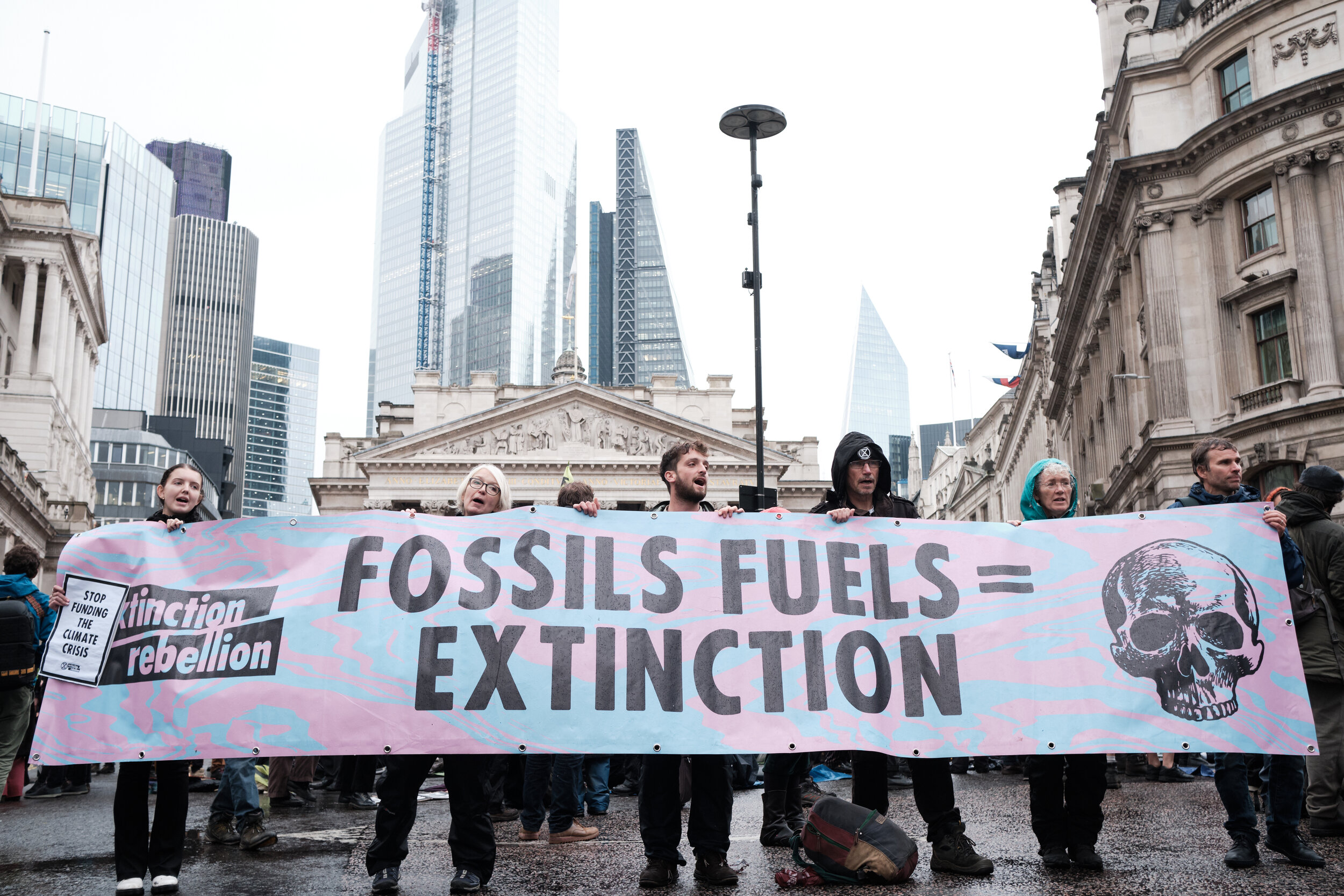  7am.  Hundreds of activists blocked routes around Bank Junction and the City of London. An analysis by Rainforest Action Network showed that 33 big banks provided $654bn to 1800 fossil fuel companies last year, equivalent to 70% of the total capita
