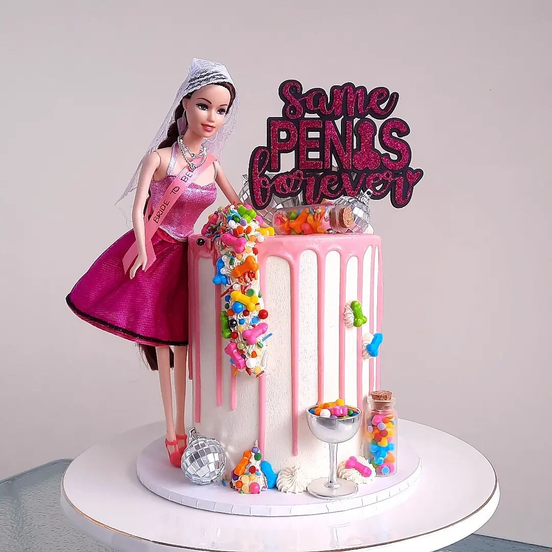 Hens party cake! 💖🎉💍🍾😆

#henscake #henspartycake #bachelorettecake #bachelorettepartycake