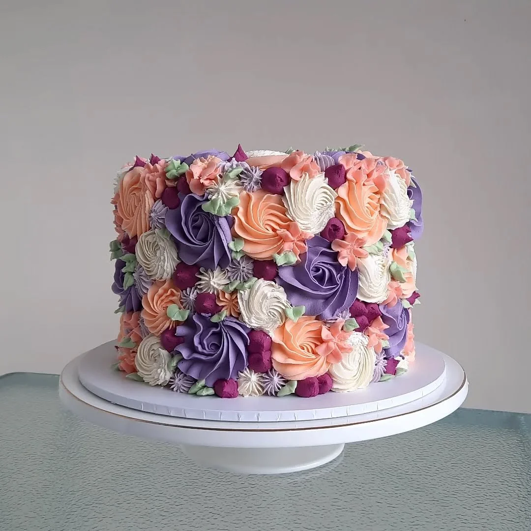 It's been a while since I've made a full buttercream swirl cake 
ππ§‘π€
#cakestaupo #taupocakes #birthdaycakes #birthdaycakestaupo #buttercreamflowercake