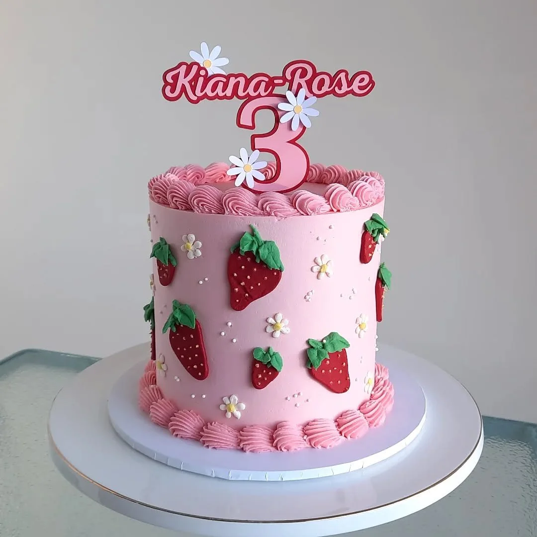 Cute strawberry and daisy cake ! ππΌπ
November is nearly booked out, and if you're wanting a cake for  December,  get in touch asap if you don't want to miss out :)
#taupocakes #3rdbirthdaycake #strawberrycakeπ 
#birthdaycakestaupo #birthdaycake