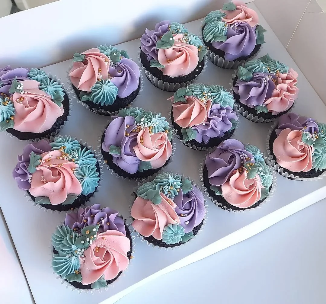 These were gender reveal cupcakes filled with pink sprinkles 💕

#genderrevealcupcakes #taupocupcakes #prettycupcakes