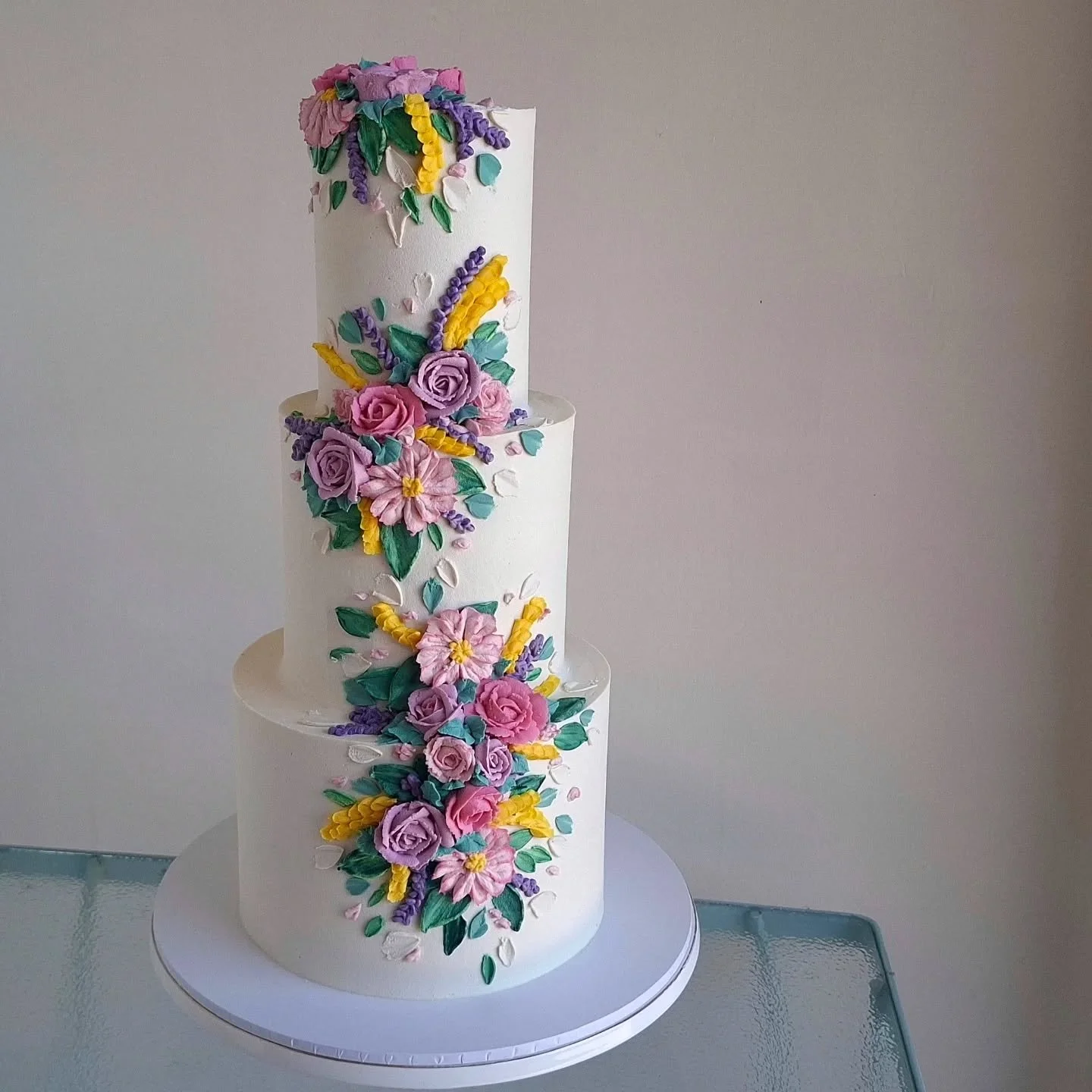 A bright and vibrant wedding cake from the weekend 💍💕🥂

#weddingcake #taupoweddingcakes #weddingcakestaupo #buttercreamflowers #buttercreamflowerweddingcake