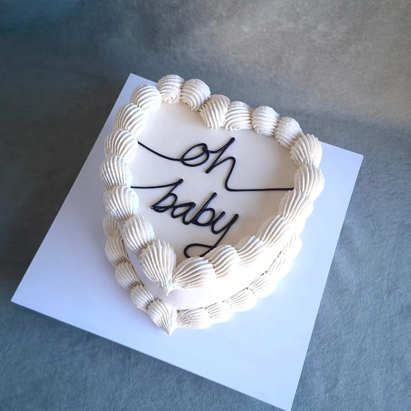 I've had the honour recently of making a couple of gender reveal cakes 😊  It's generally a quick pass over, as I'm so scared I'm going to say something and give it away! 😆
Congratulations!!! 🩷🥳🩵

#genderrevealcake #taupocakes #heartcakes