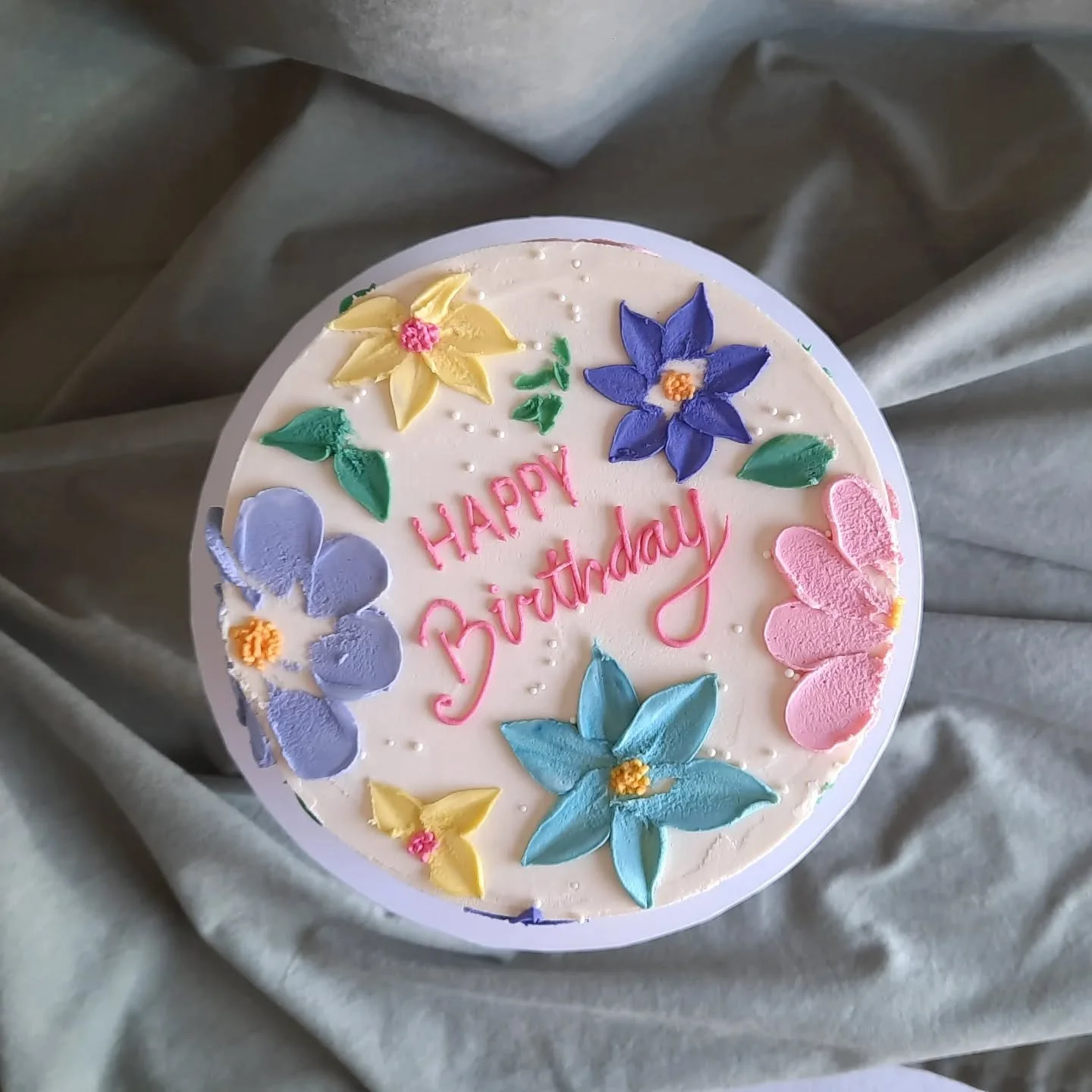 Happy hump day! 😊💗🌼🌸

#taupocakes #birthdaycakestaupo #birthdaycake