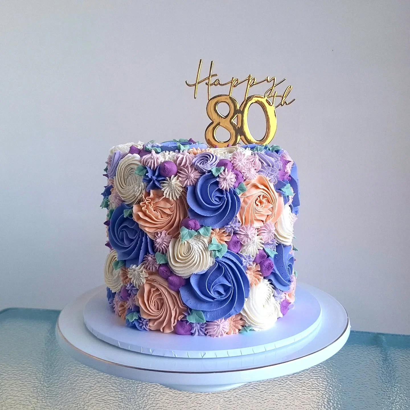Buttercream rosettes for this 80th birthday cake 💜🧡🤍

#rosettecake #taupocakes #birthdaycake #taupobirthdaycakes #prettycake